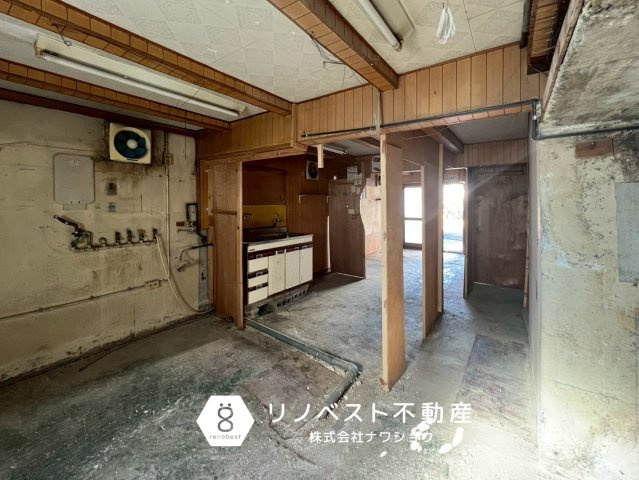 東大阪市近江堂1丁目店舗付住宅の内装|1階店舗部分。物置スペースにもいいですね♪