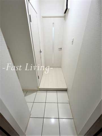 新宿区余丁町の賃貸マンションの玄関