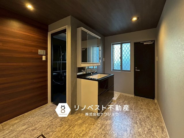 東大阪市本庄１丁目の洗面所|ホテルライクな洗面スペース。
お出掛け前の身支度もここでしっかり整います◎