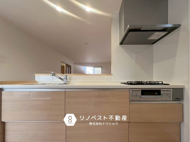 東大阪市第1鴻池町のキッチン|対面式キッチンで家族の様子を見守りながら作業ができます！