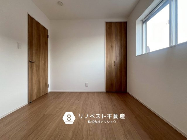 東大阪市第1鴻池町の洋室|シンプルな洋室で家具のレイアウトをお楽しみいただけます♪