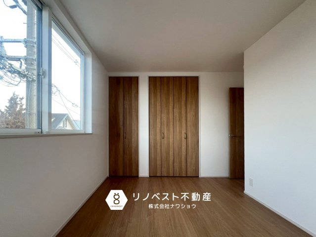 東大阪市第1鴻池町の洋室|大きな窓で開放感のある洋室です♪
