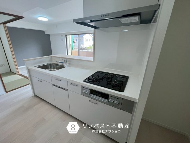 メゾンドール瓢箪山のキッチン|食洗機付き！作業スペースも広く使い勝手が良いキッチンです♪