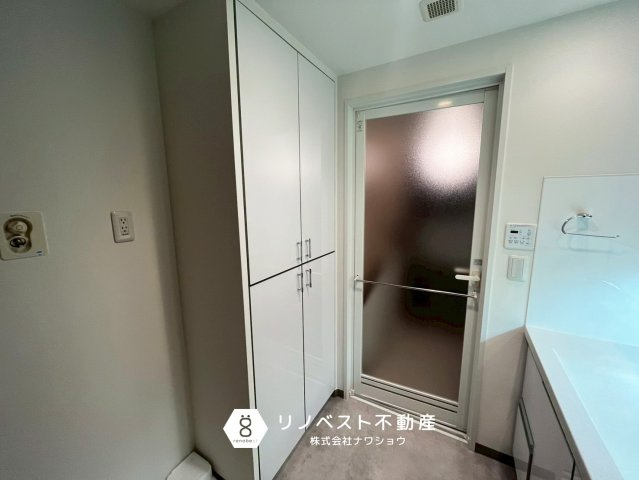 メゾンドール瓢箪山の洗面所|大容量の収納棚付き！
家族分のパジャマまで収納できそうですね♪