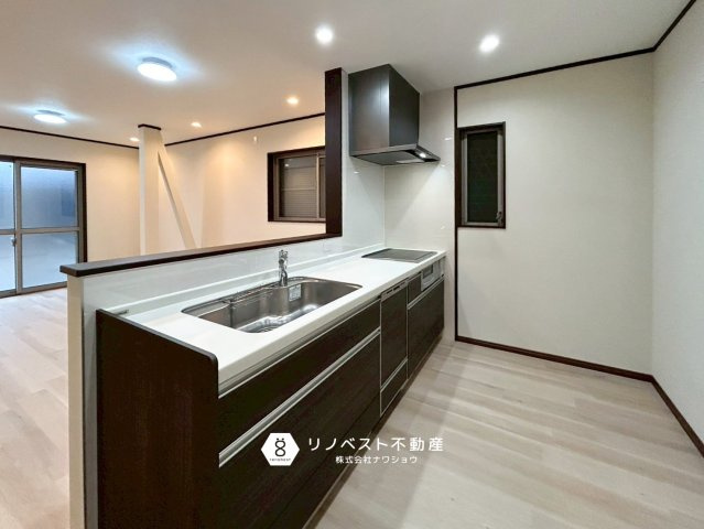 東大阪市古箕輪1丁目のキッチン|対面式のキッチンは家族とのコミュニケーションが増える間取りです♪家族の様子を見守りながら作業ができます！