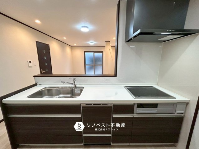 東大阪市古箕輪1丁目のキッチン|食洗機付◎IHクッキングヒーターでお掃除がラクラク♪作業スペースも十分に確保されております！