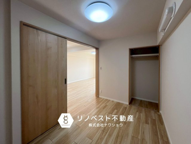 第一シャトー八戸の里の洋室|全居室にクローゼット付き◎子供部屋にピッタリ♪キッチン横のため、作業しながらお子様の様子を見守れます！