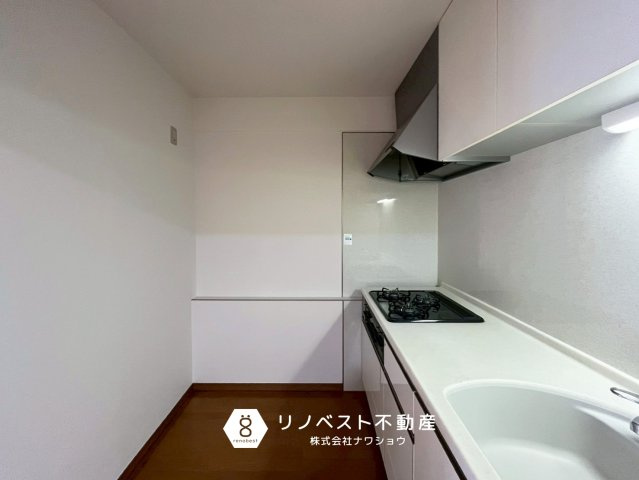 小阪パークハイツ弐号棟のキッチン|半個室空間のキッチンは、料理に集中したい方におすすめです◎
収納もたっぷり♪