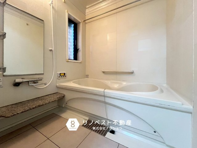 東大阪市俊徳町5丁目の浴室|追い焚き機能付き浴室。
手すり付きで、お年寄りやお子様にも優しい造りです◎
