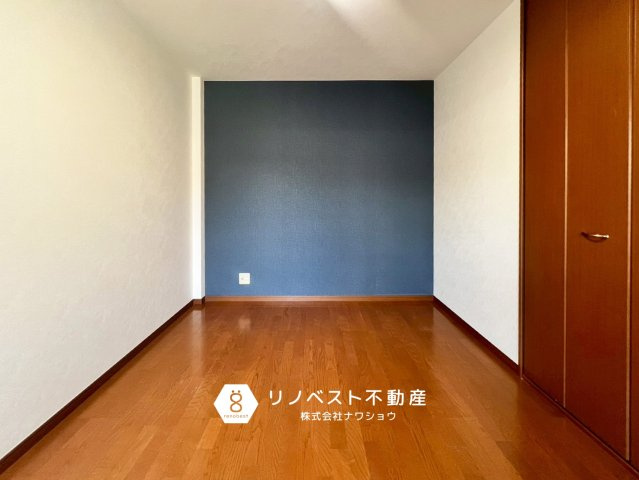 東大阪市俊徳町5丁目の洋室|約5.8帖の洋室。
おしゃれなアクセントクロスが目を惹きますね♪クローゼット付き♪