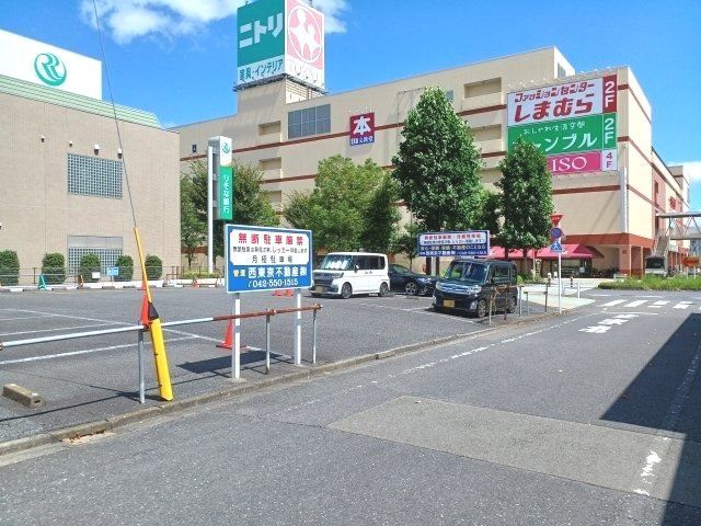 秋川駅前パーキング