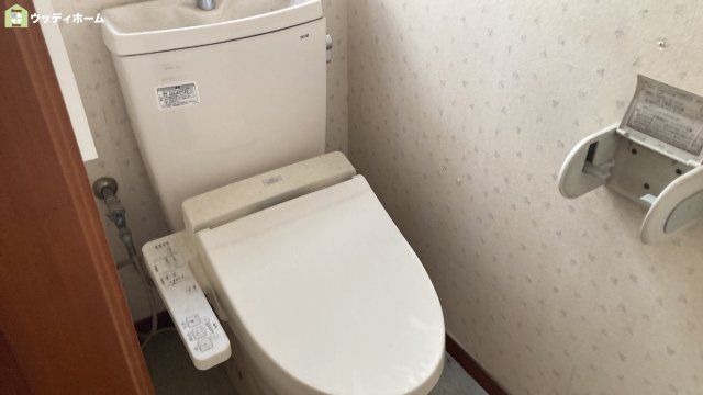 越谷市下間久里　中古一戸建てのトイレ