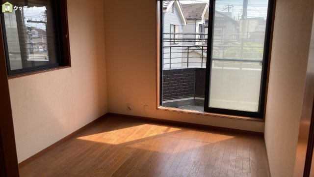 越谷市下間久里　中古一戸建ての洋室
