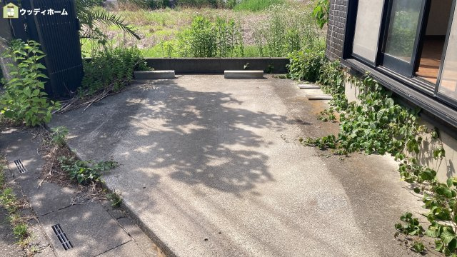 越谷市下間久里　中古一戸建ての駐車場