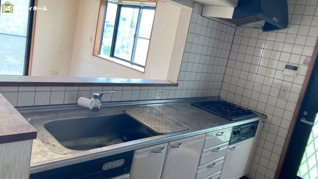 越谷市下間久里　中古一戸建てのキッチン