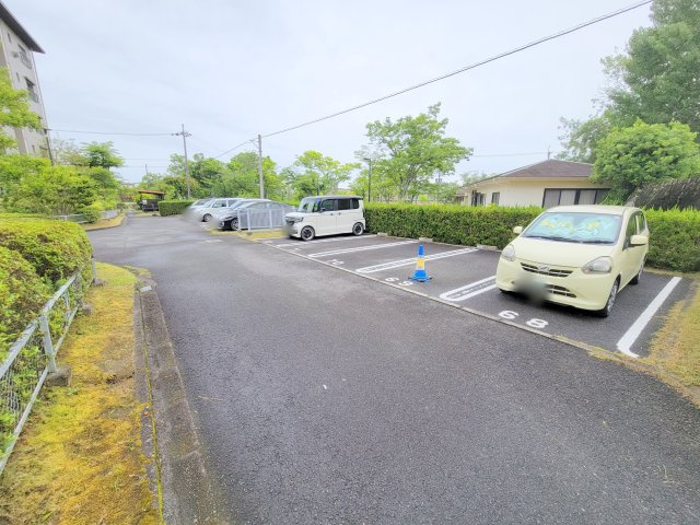 中登美第2団地の駐車場