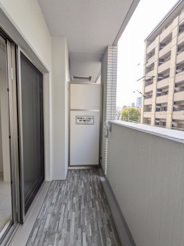 クレストタップ神戸湊町ノアールのバルコニー