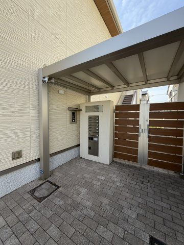CASAウエストのエントランス