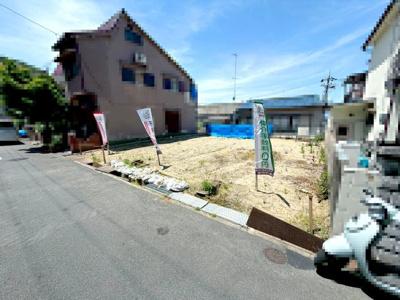【外観】 | パークタウン大東市北条　新築戸建て | 【現地写真】
耐震等級3級の新築戸建て♪
現状更地、前面道路約5ｍ
自由設計可能！参考プランあり♪