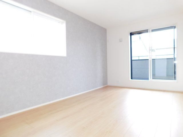 名古屋市西区清里町の新築一戸建の洋室|◇洋室◇　　明るい洋室７．５帖　ＷＩＣ完備♪　インナーバルコニー付き！