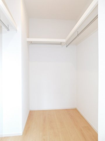 名古屋市西区清里町の新築一戸建の収納|◇大型ウォークインクローゼット◇　　家族の洋服や大きな荷物が片付く大容量収納！
