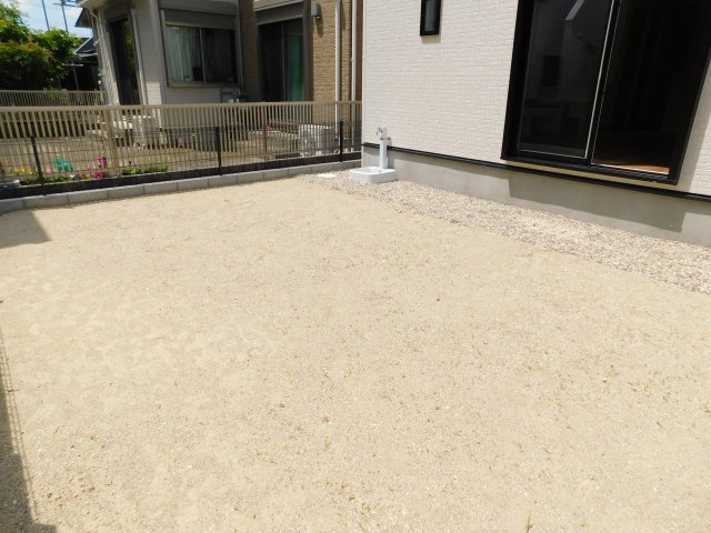 名古屋市西区清里町の新築一戸建の庭|◇庭◇　　南面で陽当たり良好な広々庭付き♪　立水栓完備