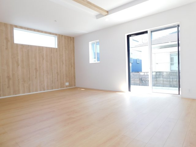 名古屋市西区清里町の新築一戸建の居間・リビング|◇リビング◇　　南面で明るいリビング２０．０帖　３面採光で明るく広々としたＬＤＫ♪