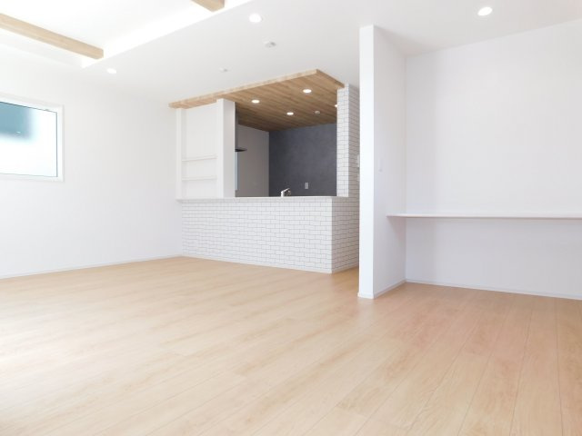 名古屋市西区清里町の新築一戸建の居間・リビング|◇リビング◇　　南面で明るいリビング２０．０帖　家族のコミュニケーションが自然と増える対面キッチン♪
