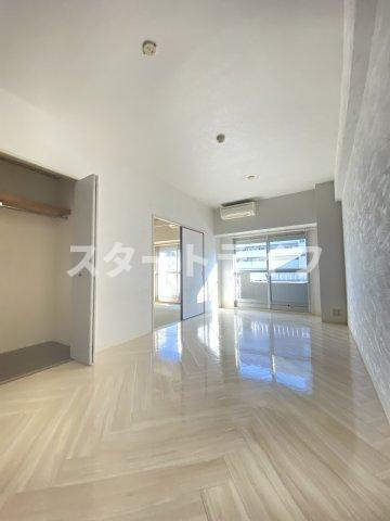 大阪市淀川区西中島２丁目の賃貸マンションの居間・リビング