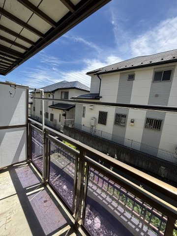 テラスからの眺望は南向き１階２面採光で陽当り風通し良好です♪