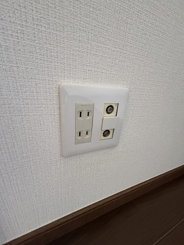 洋室６帖にはテレビのコンセントがございます♪