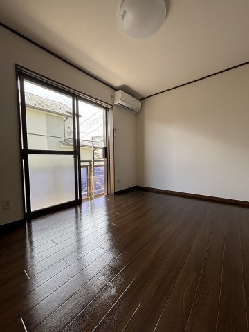 洋室６帖には雨戸も付いています♪