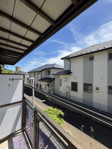 テラスからの眺望は１階ですが高台にあり、陽当り眺望良好です♪