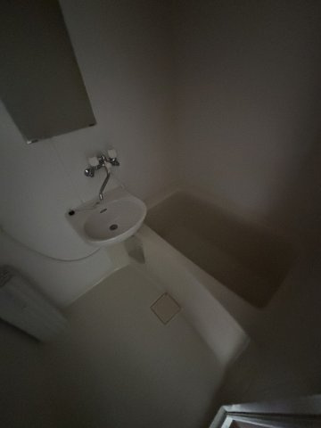 お風呂と洗面台です。トイレは別々です♪
