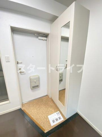 大阪市淀川区木川東４丁目の賃貸マンションの玄関