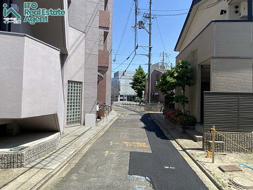 田中里ノ内町 建築条件なし 土地の前面道路含む現地写真