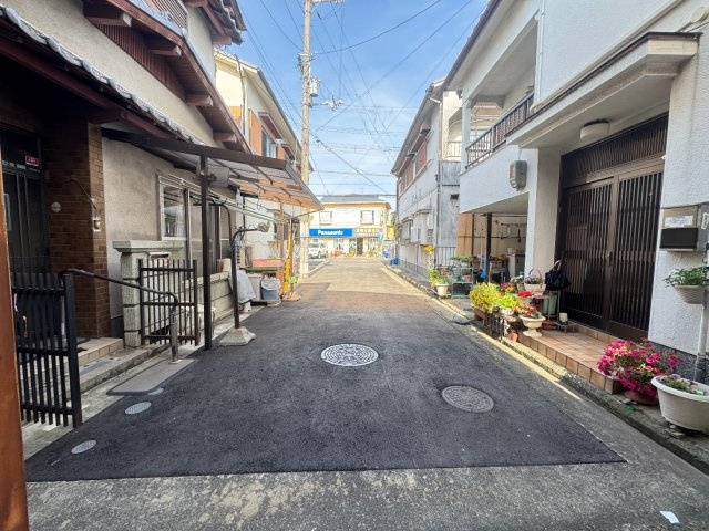 堺市西区山田1-1196−４の前面道路含む現地写真
