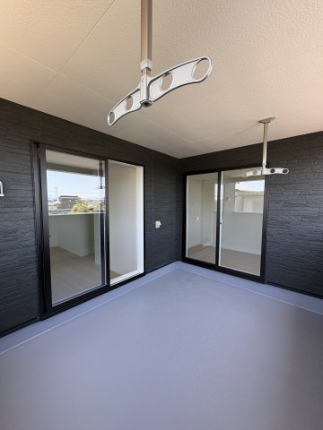 久留米市城島町城島 第1 1号棟のバルコニー|2つの部屋からバルコニーへ向かうことが可能