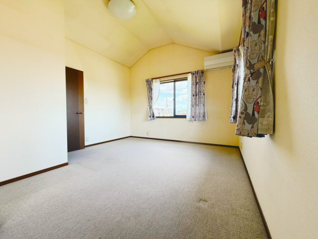 敷地180坪超！ミサワの中古住宅♪の洋室