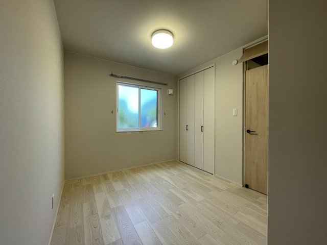 八戸市小中野2丁目の洋室