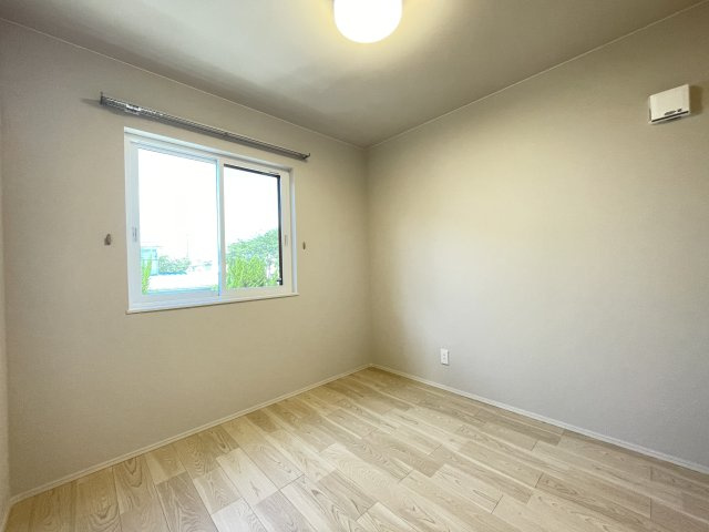 八戸市小中野2丁目の洋室