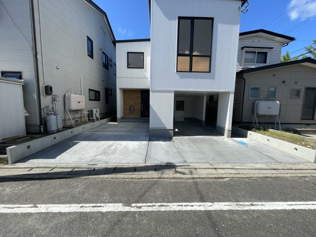 八戸市小中野2丁目の駐車場
