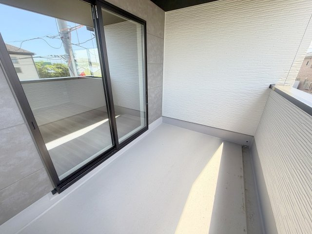 三郷市新和3丁目　新築戸建のバルコニー|南向きバルコニーにて陽当り良好