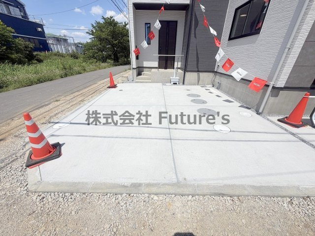 三郷市新和3丁目　新築戸建の駐車場|家族の車＋来客用にも便利な並列2台駐車