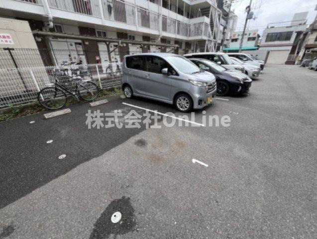 ドルフシィアの駐車場