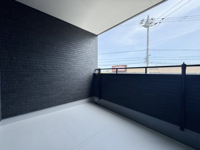子安町のバルコニー|バルコニーには屋根がついており急な雨も防いでくれます！