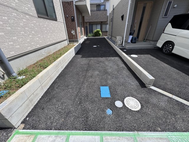 柏市南高柳新築戸建【高柳小学校：10分】の駐車場|2号棟駐車スペース・縦列2台駐車可
