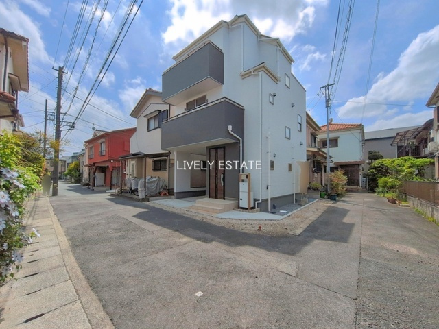 草加市両新田東町 新築分譲住宅の前面道路含む現地写真