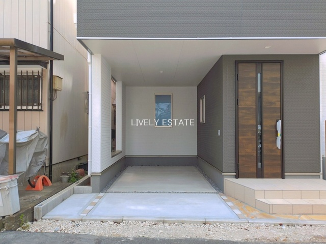 草加市両新田東町 新築分譲住宅の駐車場