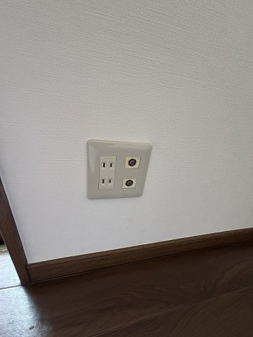 洋室６帖にはテレビのコンセントがございます♪